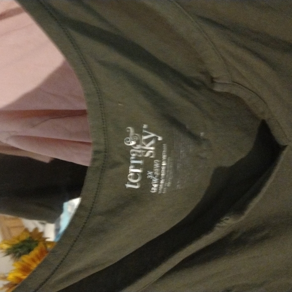 Ladies plus size two short sleeve t-shirt bundle green and pink size 3x - Picture 3 of 9